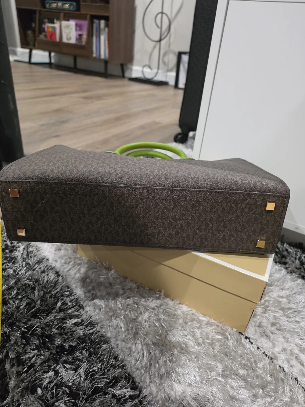Michael Kors signature mk